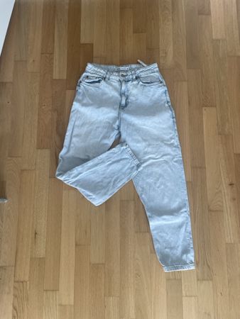 Damen Jeans ZARA helle Waschung Grösse 36