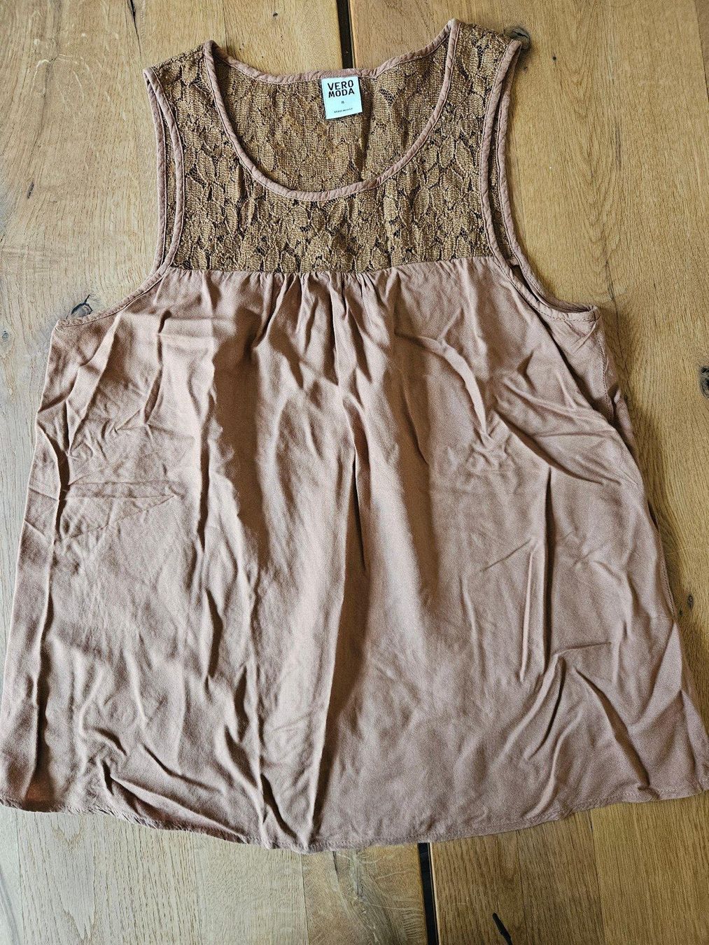 Vero Moda Top: VERO MODA Top Gr. M – Usato da Liestal venduto da corneb 2