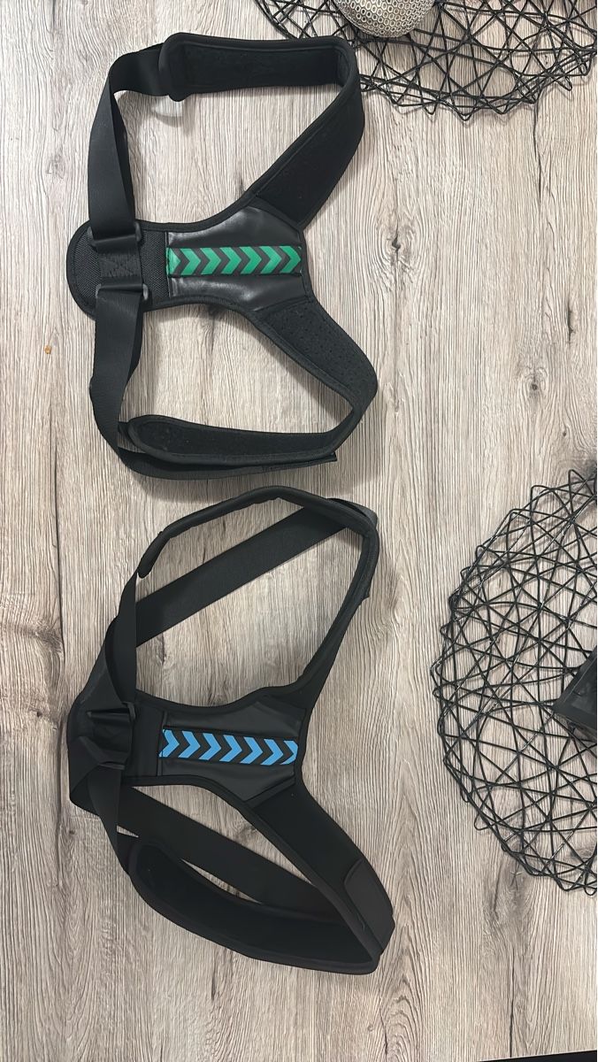 Top: Correcteur de Posture - Soutien Dorsal, Taille Ajustable – Usato da La Chaux-de-Fonds venduto da DANIELA19961996