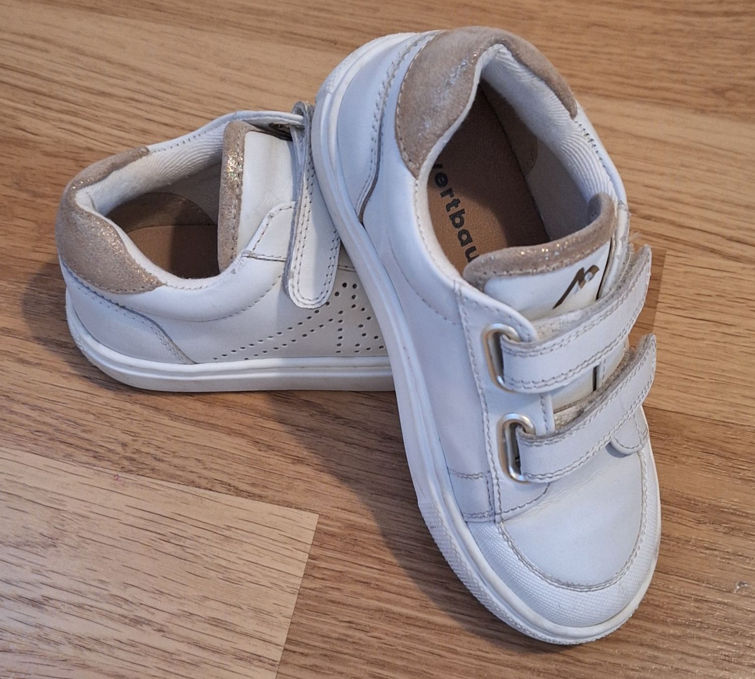 Scarpe per ragazzi: Baskets enfant, taille 28 – Usato da Yverdon-les-Bains venduto da CelMt 2
