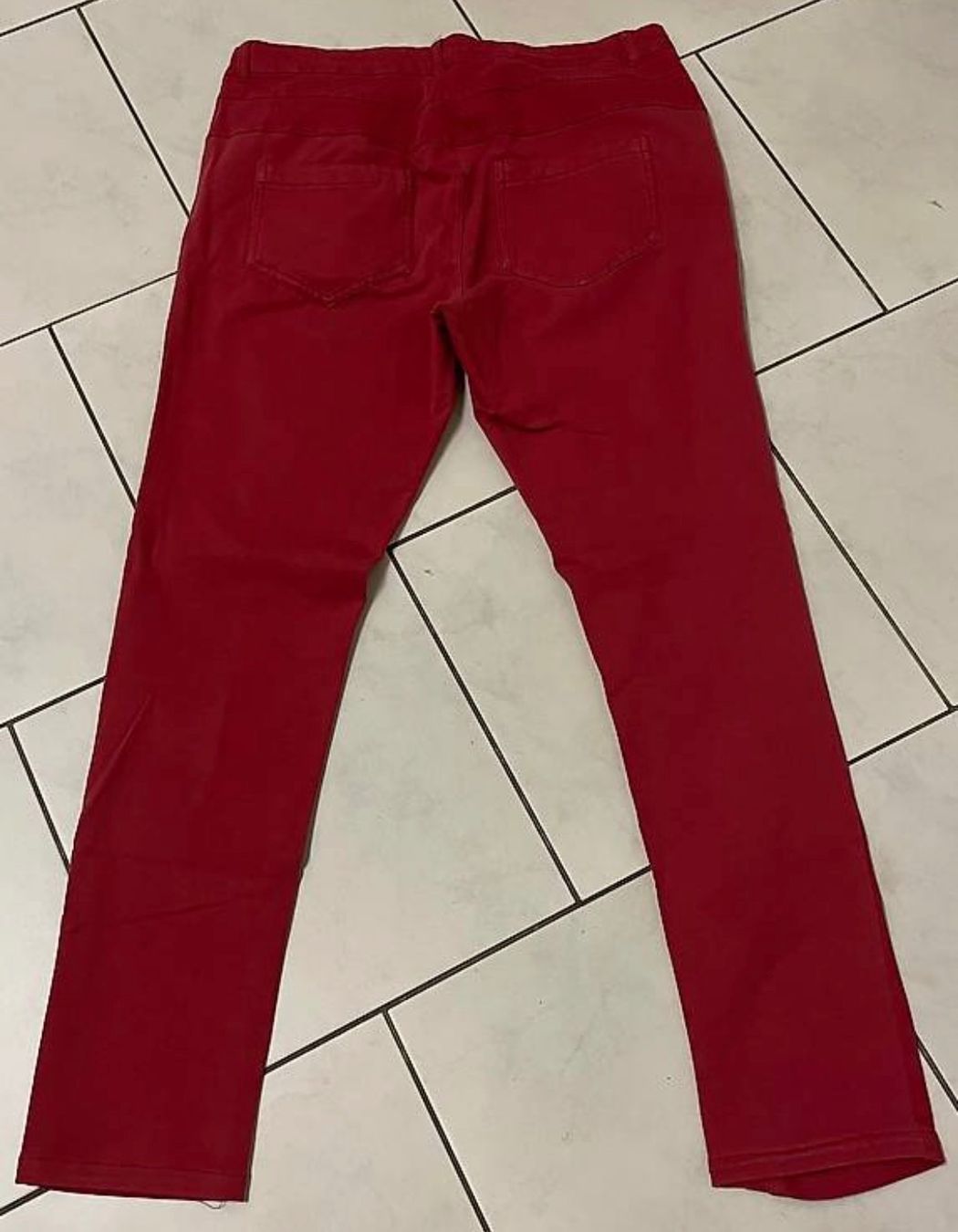Pantaloni: Hose rot Gr.31 – Usato da Basel venduto da tif_m2h6 2