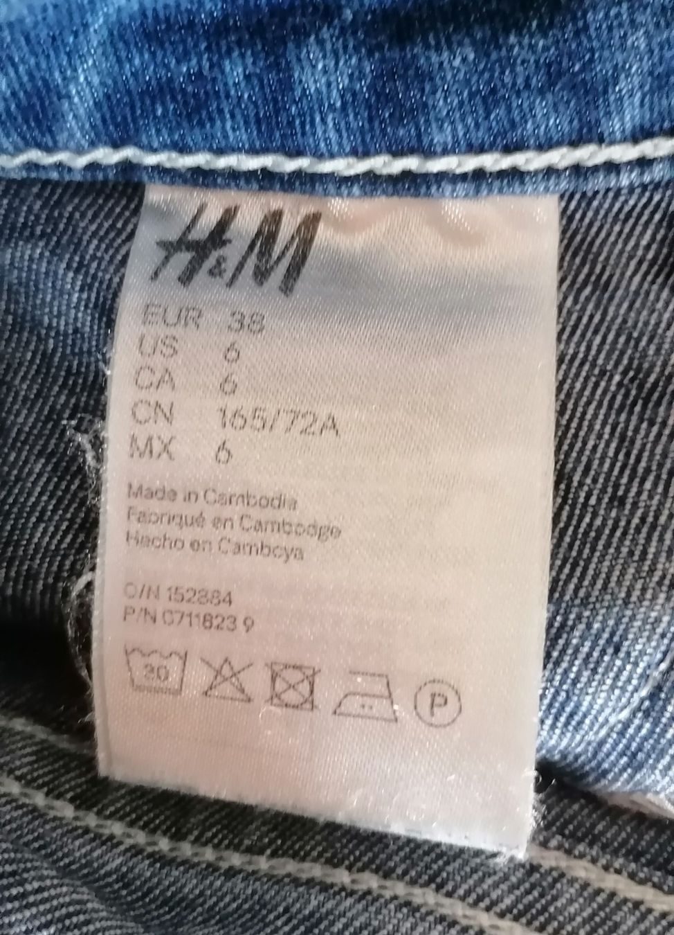 Pantaloni: Short, short en jean, pantalon – Usato da Montcherand venduto da petiteoune75 6