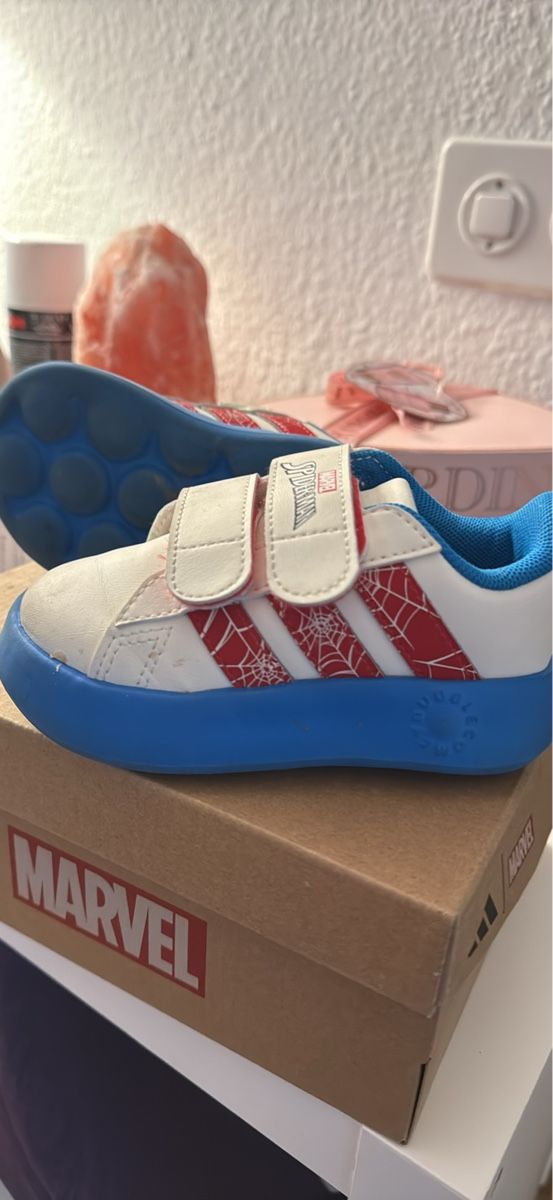 Scarpe per ragazzi: Adidas Marvel enfant – Usato da Vessy venduto da eri_9kcb 1