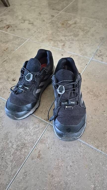 Scarpe da uomo: Adidas Wanderschuhe gr. 33 – Usato da Zürich venduto da son_n55d