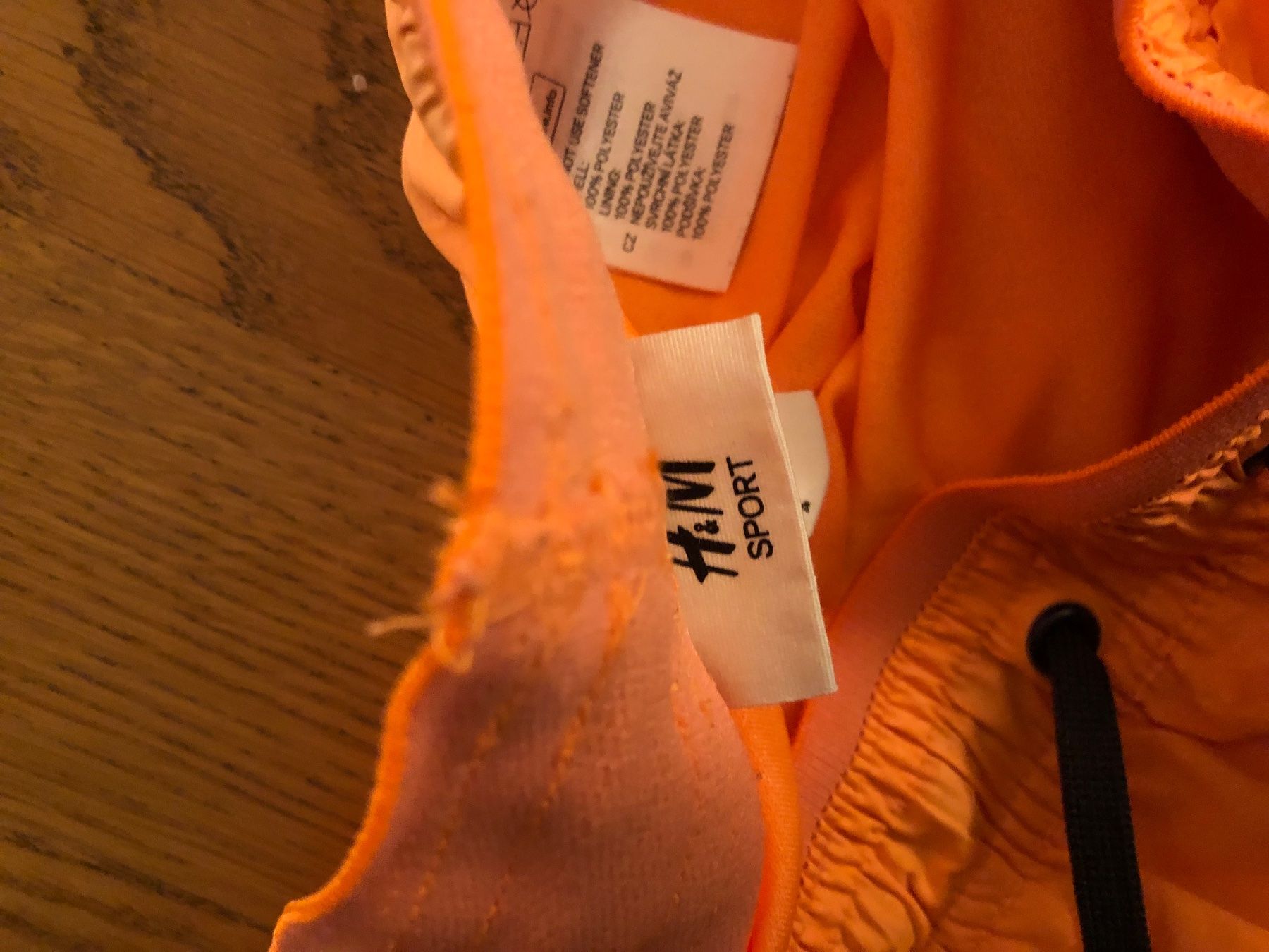 H&M Pantaloni: SPORTSHORTS orange 34 H&M – Usato da Wattwil venduto da jopara 1