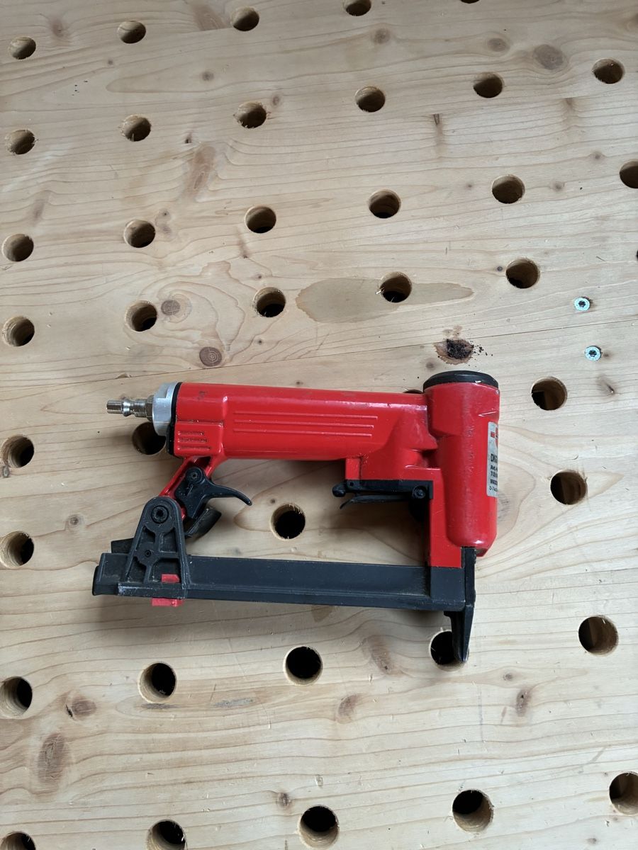 Alle Maschinen: Würth Luftbostitch fast neu – Gebraucht aus Menznau von dar_w9yg 1