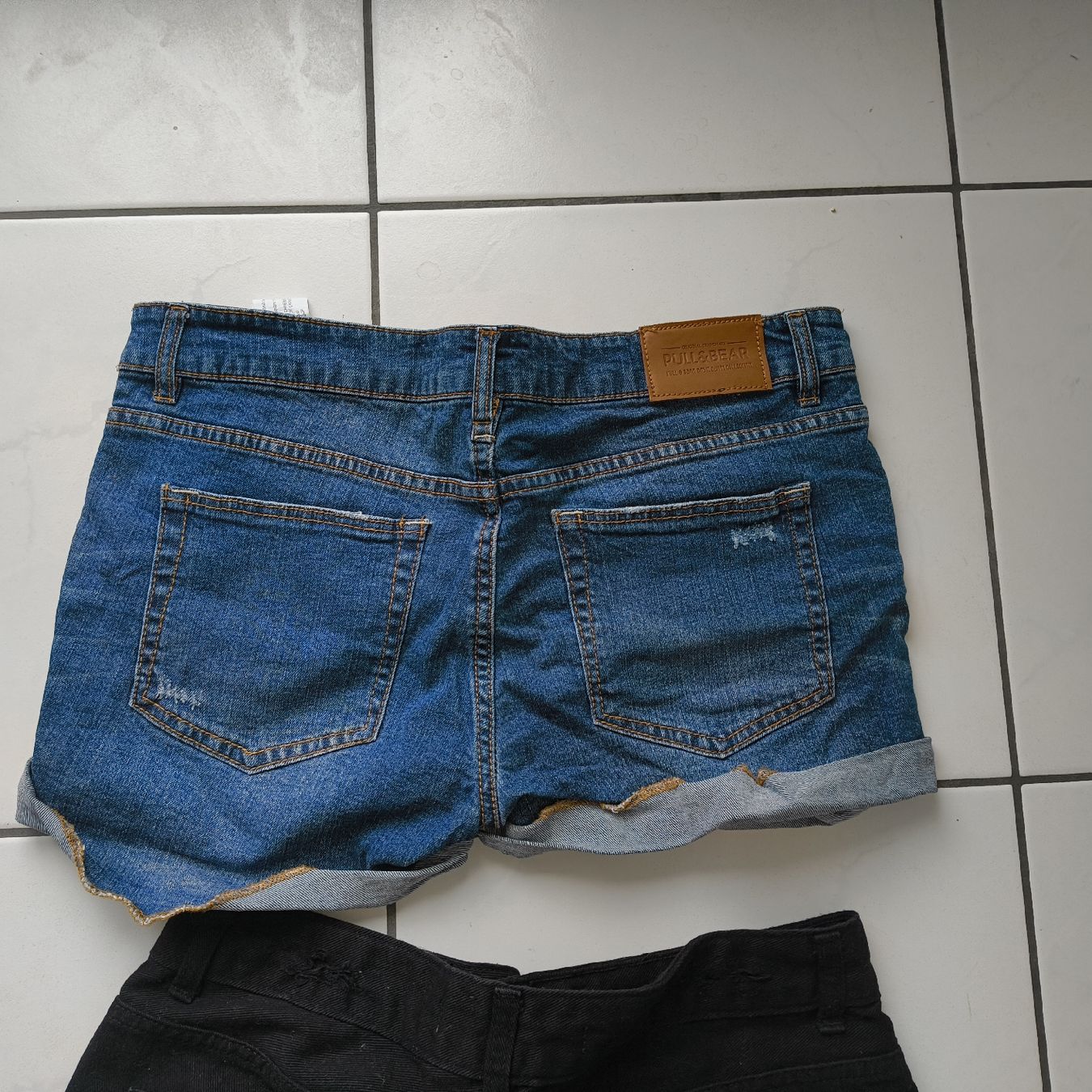 Jeans: 2 Jeans Shorts,Top Zustand – Usato da Uitikon Waldegg venduto da PJLS1 4
