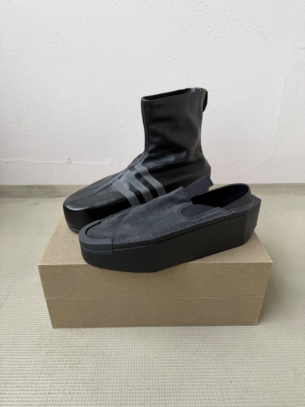 Y-3 Scarpe da uomo: Y-3 Kyasu Overboot 45 1/3 – Nuovo (secondo la descrizione) da Basel venduto da Sekijo