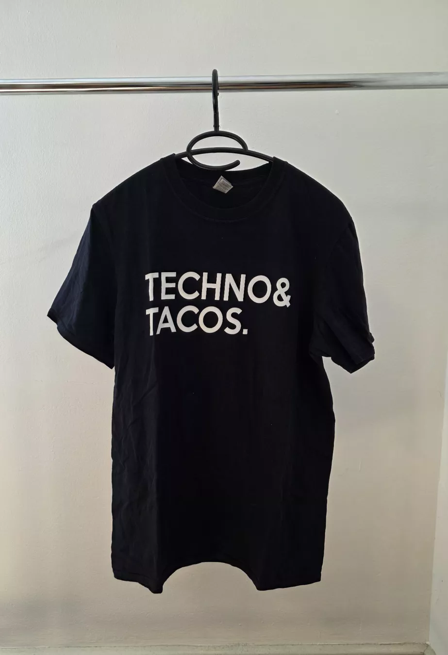 T-Shirts: T-Shirt "Techno & Tacos." – Neu (gemäss Beschreibung) aus Rothenfluh von sel_j856