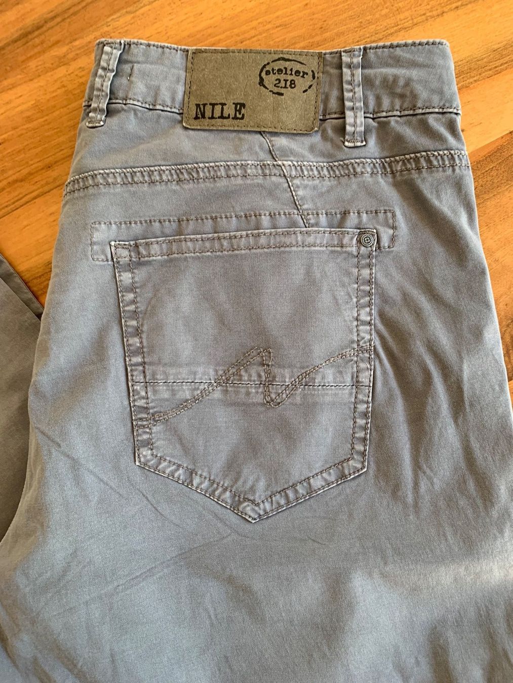Nile Pantaloni: NILE ATELIER Hose / Jeans Grösse S+ – Usato da Meiringen venduto da Sheyene 2