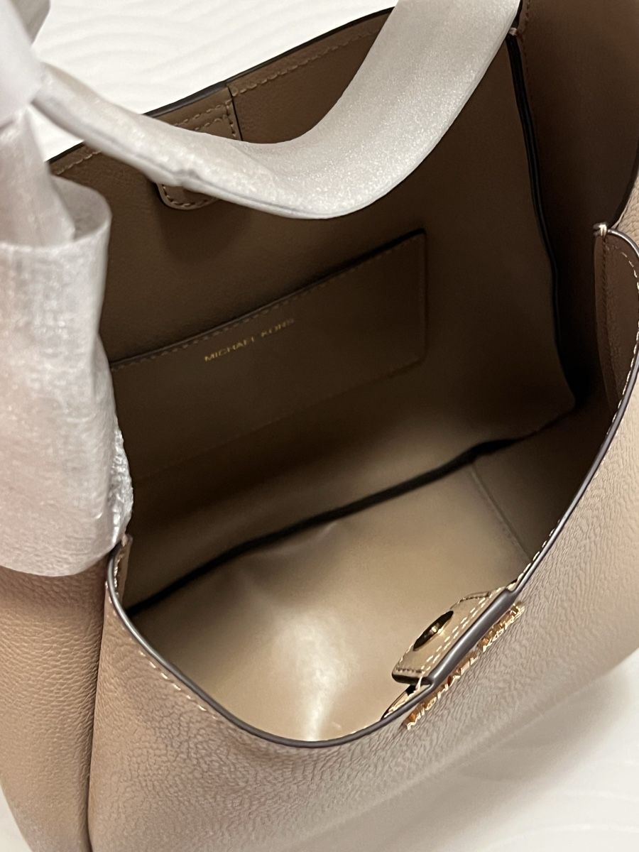 Michael Kors Sacs femmes: michael kors tasche NEU – Neuf avec emballage d'origine à Dübendorf par lea_jjl 1