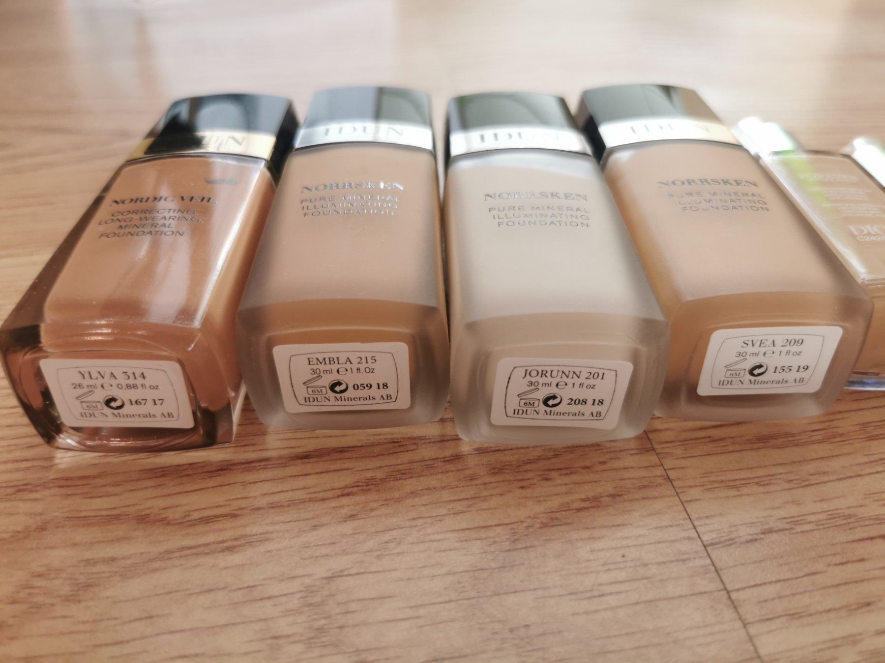 Make-up: 6 Hochwertige Foundation-Cremes – Usato da Schlieren venduto da vlalif 1