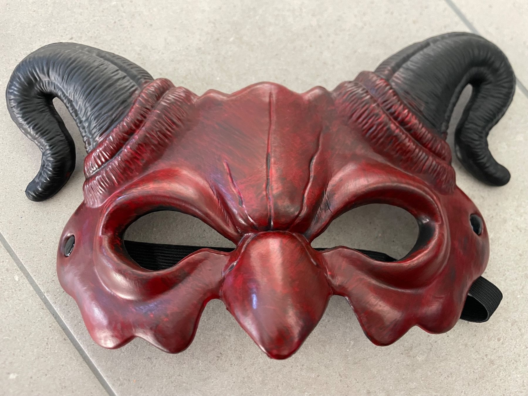 Masken: Gothic Gothik Halloween Cosplay Teufel Dämon Devil rot Maske – Neu und originalverpackt aus Schinznach Bad von