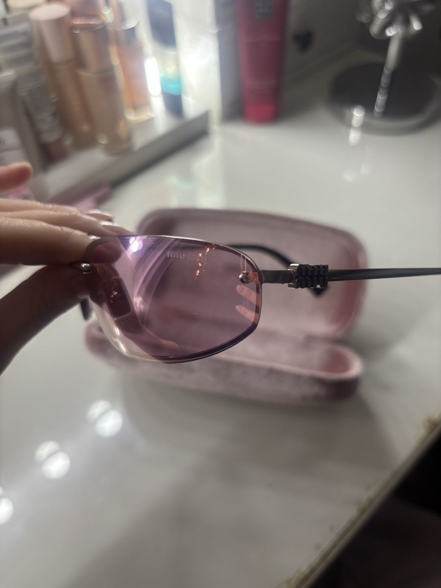 Miu Miu Occhiali & Lenti: MIU MIU Sonnenbrille mit Etui – Nuovo (secondo la descrizione) da Ehrendingen venduto da mic_qd8r 2