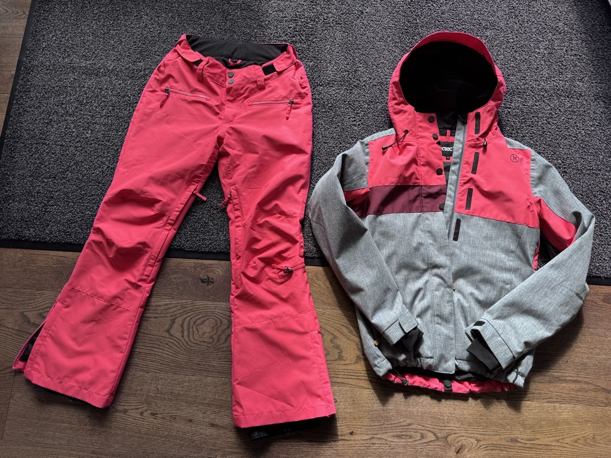 Completi & Tailleur: Ski Jacke Ktec mit Hose Grösse S   – Usato da Niederbüren venduto da Oetschli