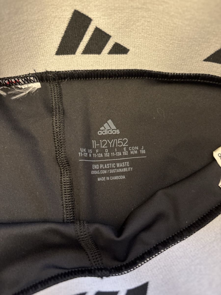 Adidas Calze & Collant: Legging adidas neuf 3/4 152 cm – Nuovo (secondo la descrizione) da Chêne-Bougeries venduto da Luke17 1