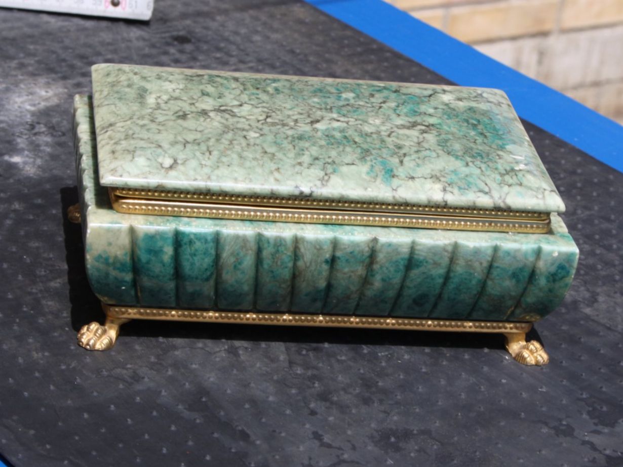 Coffrets à bijoux: SCHATULLE BOX STEIN ODER KUNSSTEIN MASSIV – D'occasion à Wauwil par Pneuedy