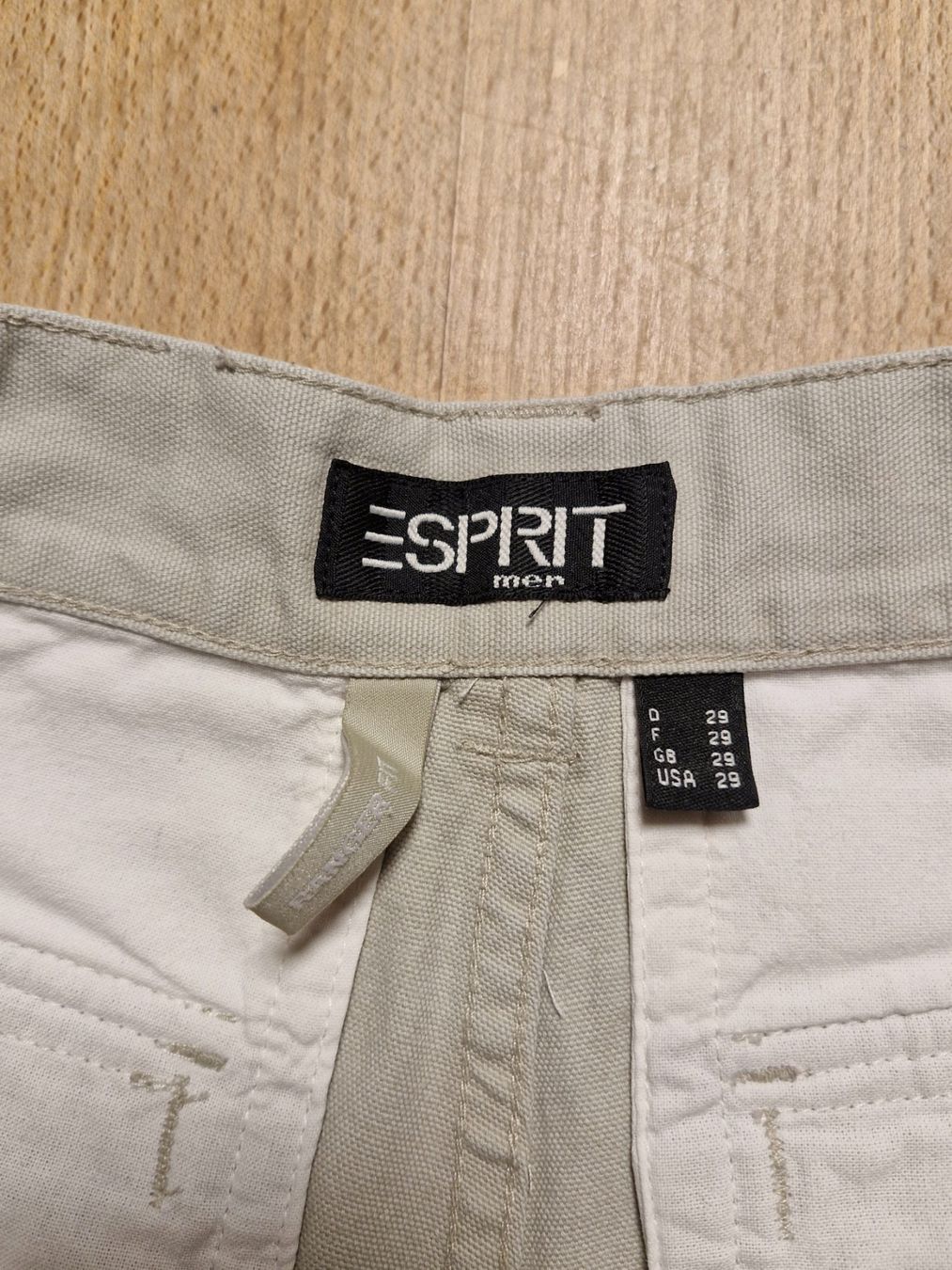 Esprit Hosen: Esprit Sommer Shorts Cargo Vintage, Grösse 29 ab 1.- – Gebraucht aus Wiesendangen von enbtracked 2