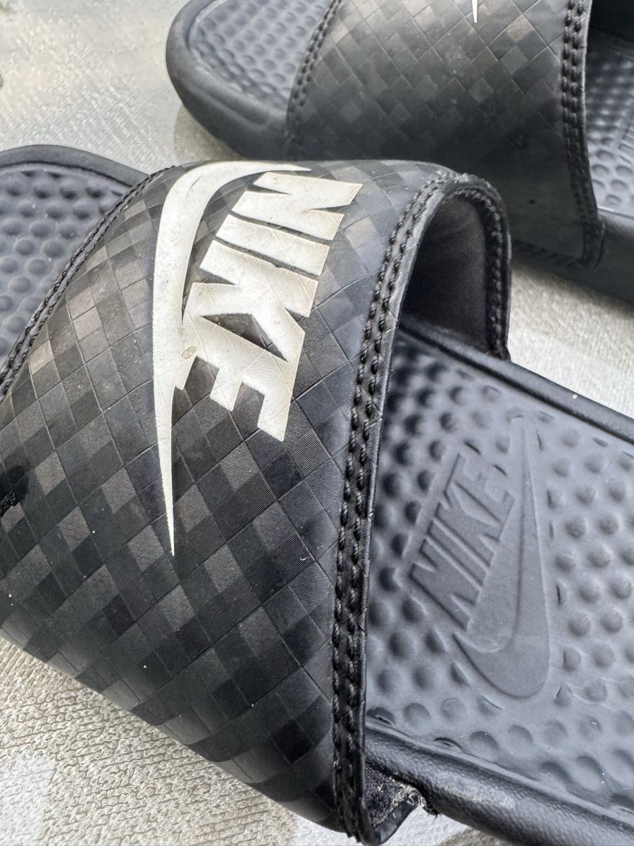 Scarpe da uomo: Bade-Sandalen Nike schwarz Gr. 37 – Usato da Zürich venduto da Orionos 1