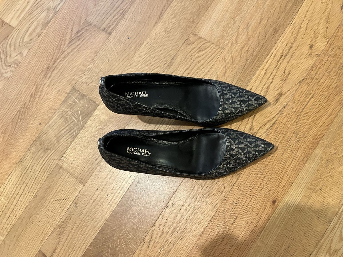 Michael Kors Damenschuhe: Michael Kors Pumps mit Logo Muster Gr. 38 – Gebraucht aus Kreuzlingen von lin_j98c 2