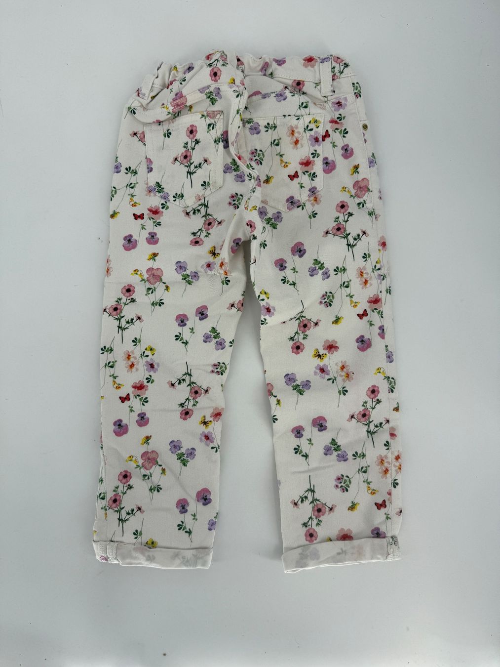 H&M Hosen: Mädchen Jeans mit Blumenmuster Gr. 116 von H&M – Gebraucht aus Auenstein von moin. 1