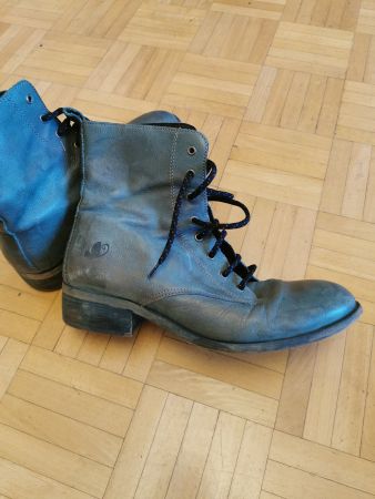Spezielle blaue Schnürstiefeletten aus Echtleder