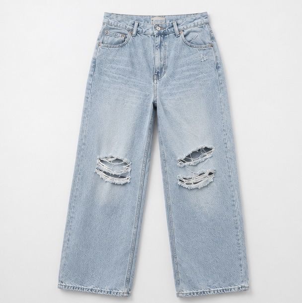 Jeans: Hellblaue Baggy Jeans Damen – D'occasion à La Punt Chamues-ch par yara.mueller