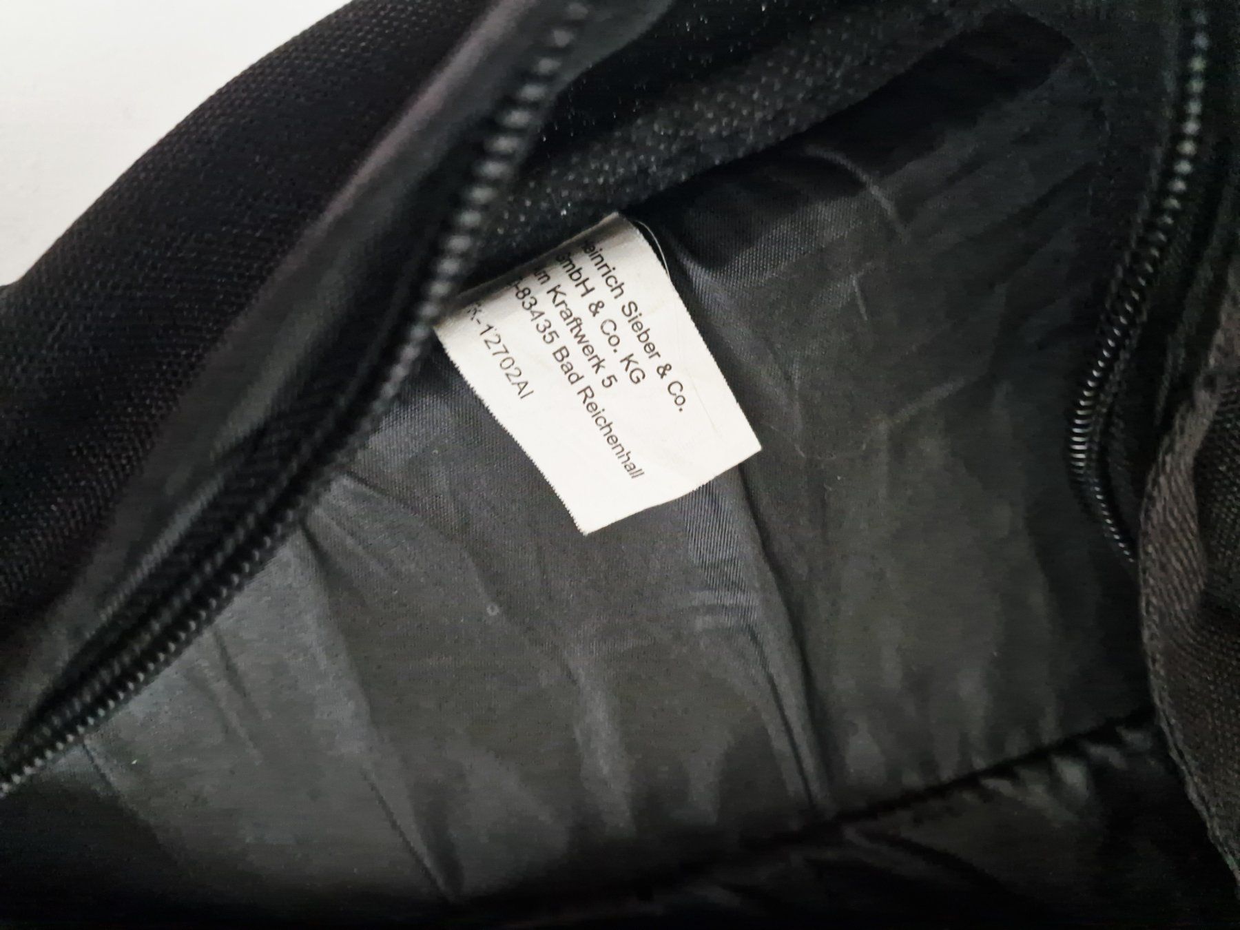 Zaini: Outdoor Rucksack Schwarz mit div. Fächern und Regenschuchtz – Usato da Hallau venduto da CHACLA 2