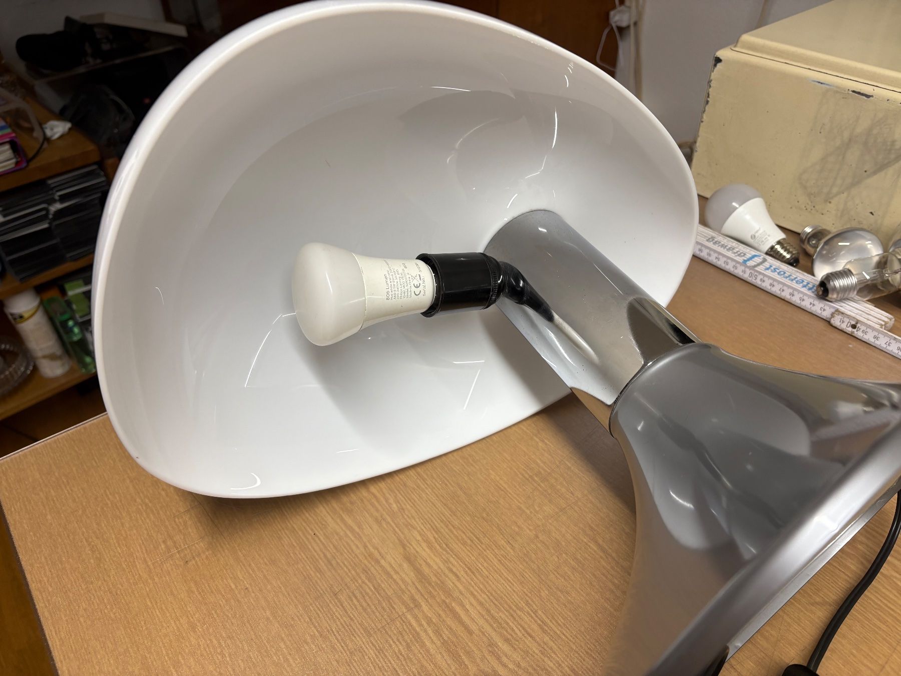 Guzzini Lampade: Vintage Pilzlampe/Tischlampe Space Age – Usato da Regensdorf venduto da Nessi1974 6