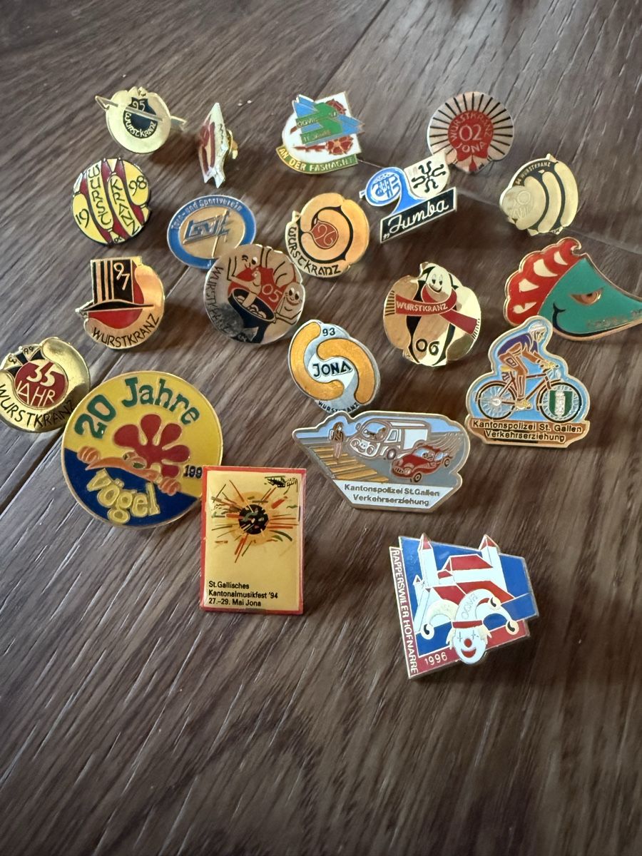 Plaketten & Abzeichen: Pin - Sammlung – Gebraucht aus Jona von GeG001 4