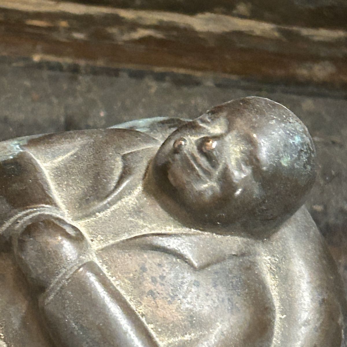 Sculture & Statue: Antike Skulptur Mann im Sessel – Usato da Laufen venduto da belleskulptur 1