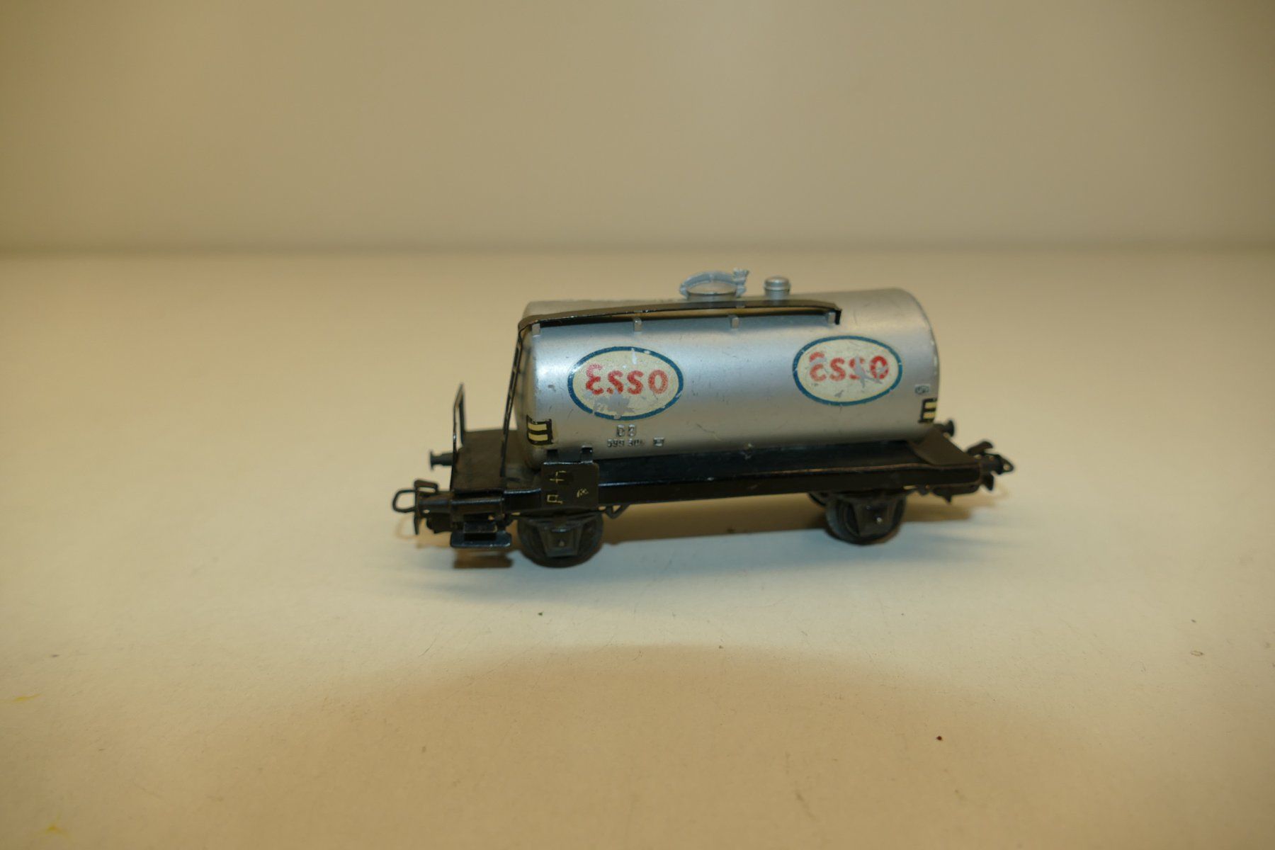 Märklin Modelleisenbahnen: Märklin H0: DB Kesselwagen Esso – Gebraucht aus Niederhasli von rail-duerst