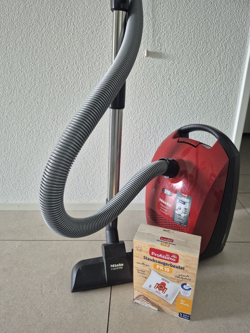 Miele Staubsauger & Zubehör: Miele Staubsauger C1 Classic – Gebraucht aus Baar von Nira60