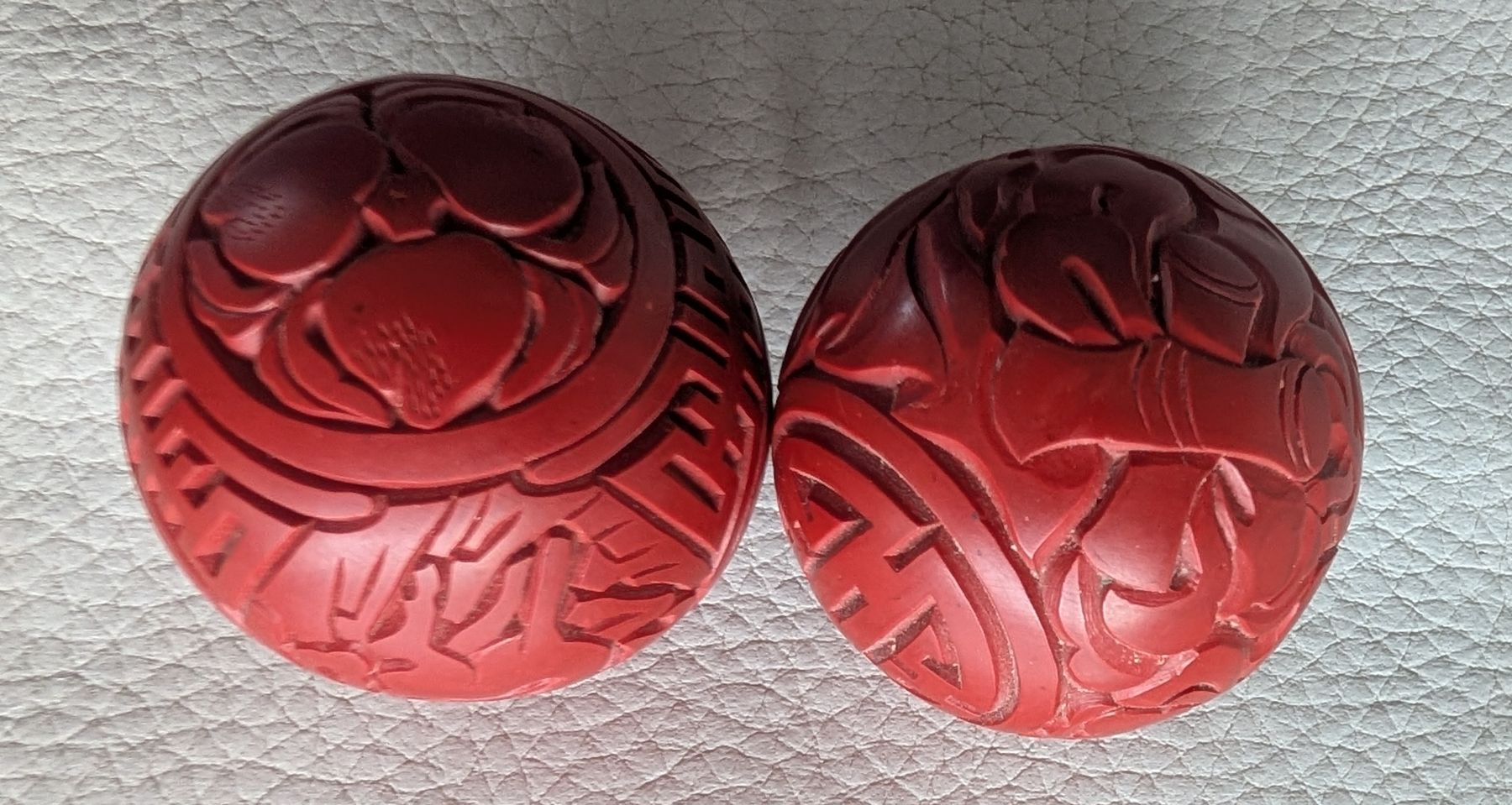 Alle Dekorationen: Chinesische Cinnabar Lack Kugeln, Durchmesser 4,5cm – Gebraucht aus Münsingen von Rehtre 2