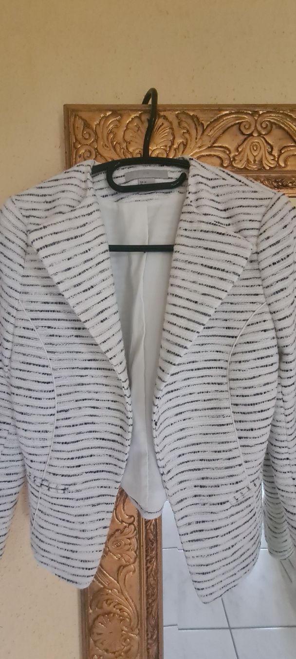 H&M Giacche: Kurz-Blazer H&M – Usato da Allschwil venduto da Virgo 1