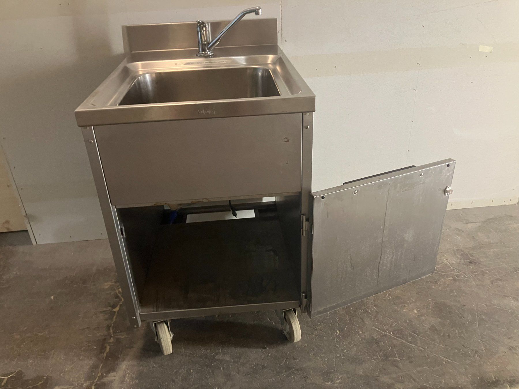 Spülbecken & Waschbecken: Profi Gastro Edelstahl Spühle ab 1.- – Gebraucht aus Lichtensteig von Buy24International 3