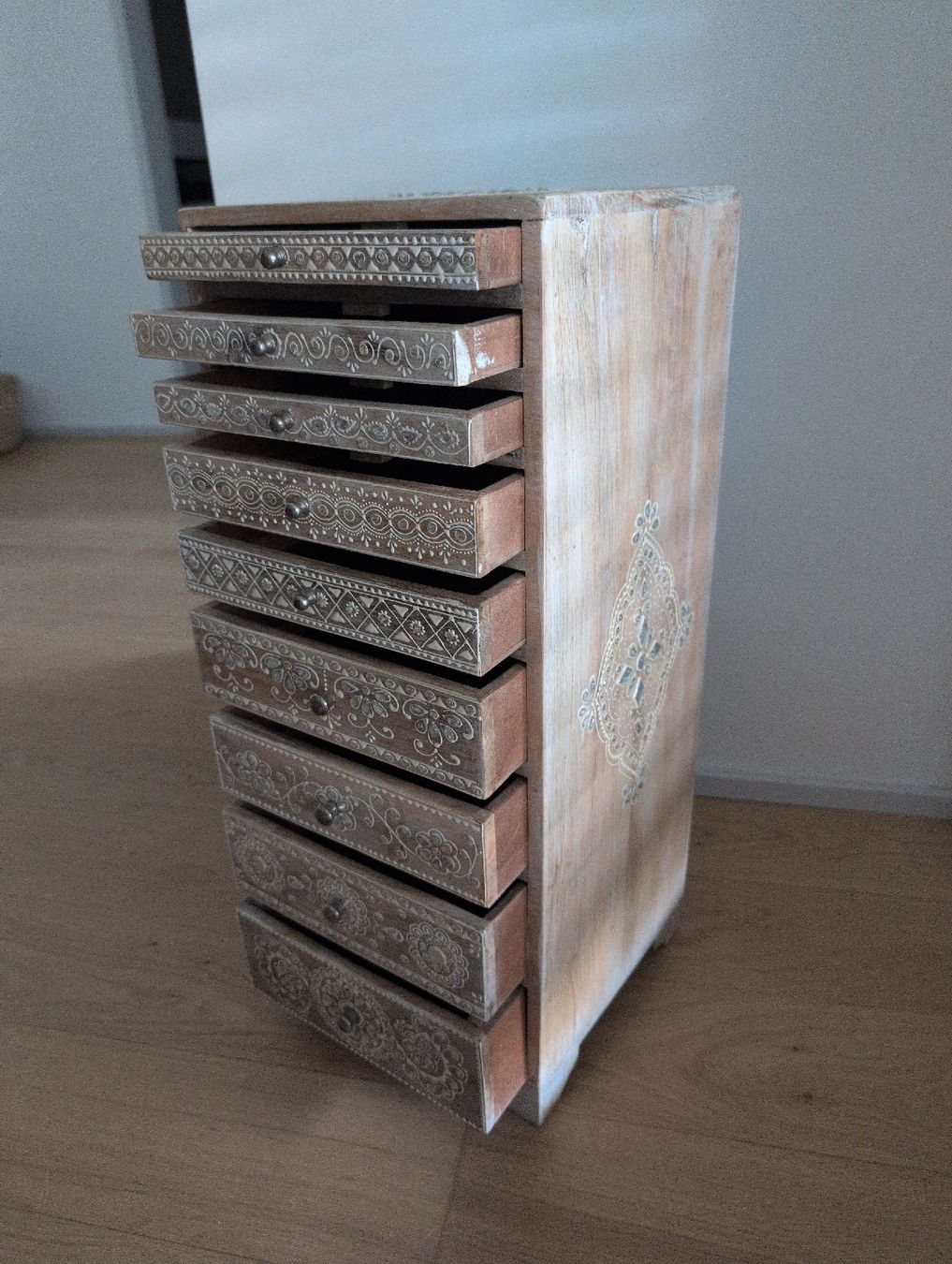 Cachet Cassettiere: Kommode aus Mangoholz von Cachet mit 9 Schubladen – Usato da Uitikon Waldegg venduto da rah_5p85 2