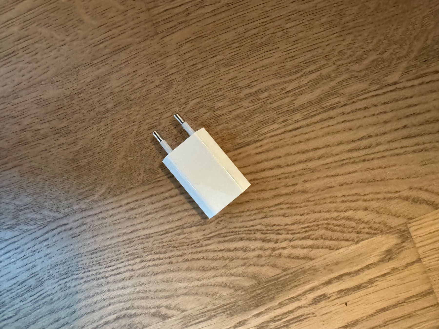Apple Caricabatterie: Apple iPhone Charger – Usato da Zürich venduto da van_k8pp