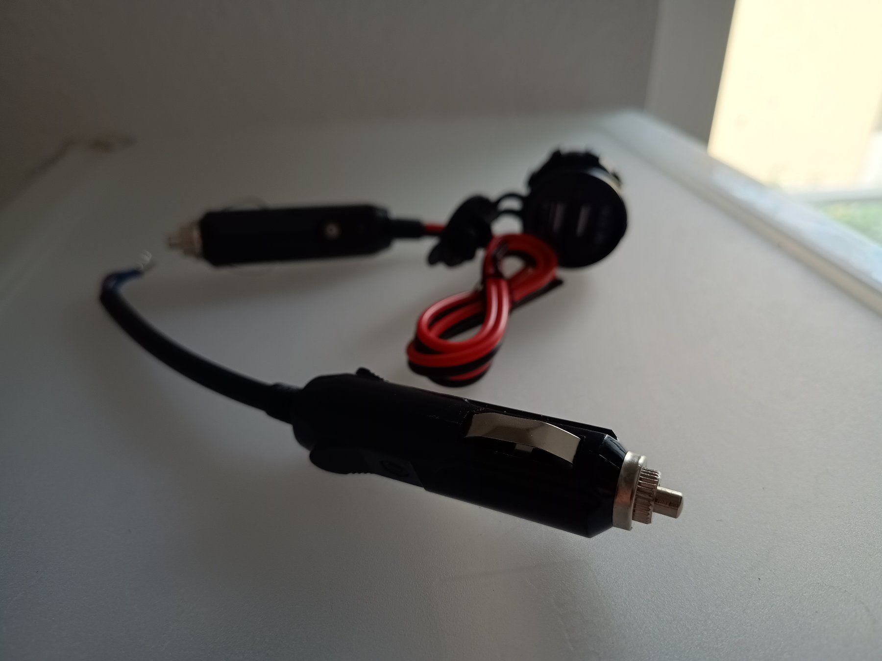 Stecker: 2x 12V Zigarettenstecker und 1x USB 12V Dose, gebraucht – Gebraucht aus Döttingen von Schlei
