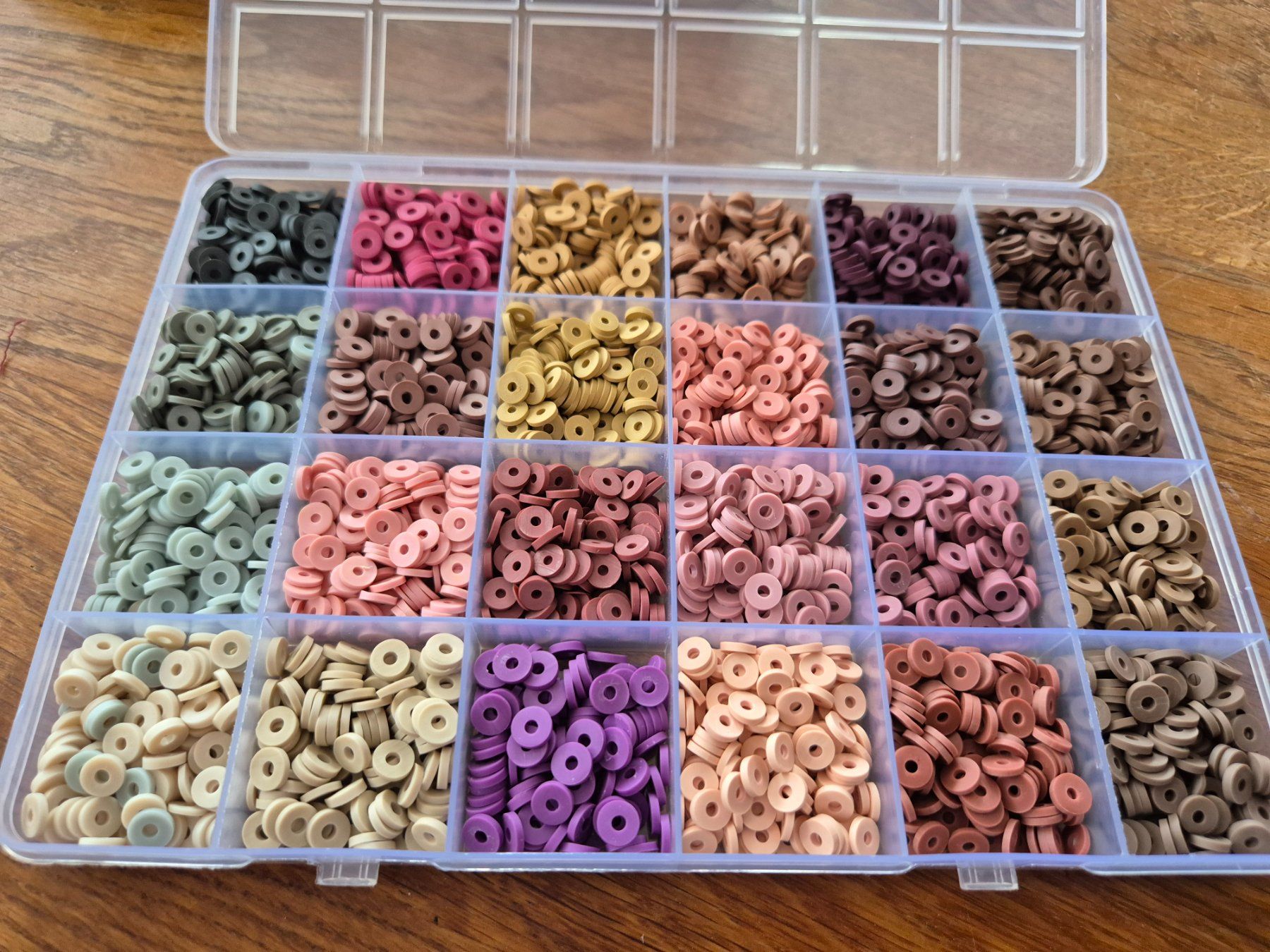 Perlen (unechte): Tonperlen Polymer 24 versch. Farben – Neu und originalverpackt aus Läufelfingen von Netti04