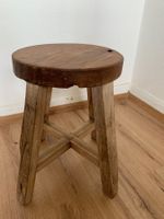 Rustikaler Hocker