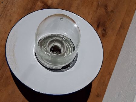 Feller Porzellan Emaille Stalllampe antik E27 mit Glas
