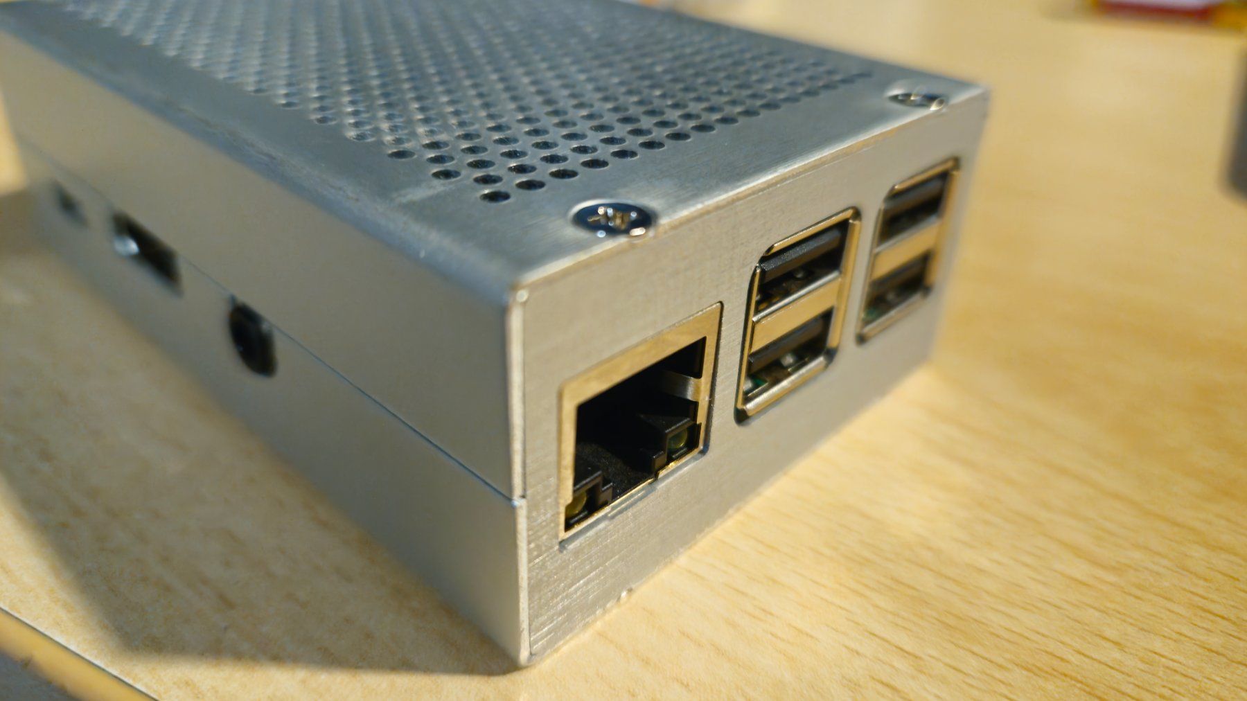 Raspberry Pi PC: Raspberry Pi 3 Model B V1.2 – Mini-PC mit Metallgehäuse – Usato da Taverne venduto da farafina72