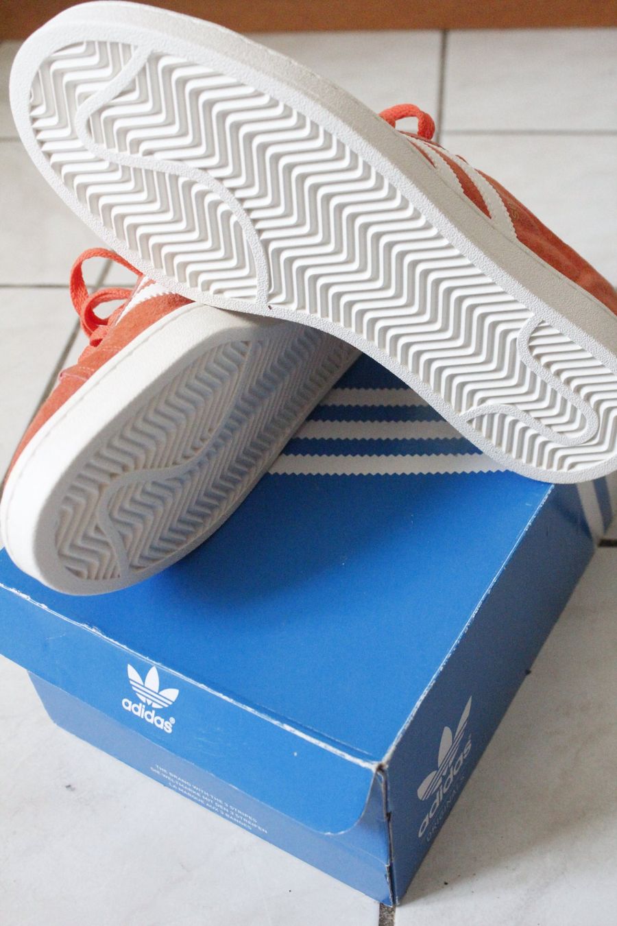 Adidas Scarpe da uomo: Adidas campus old model 43 1/3 – Nuovo e nell'imballaggio originale da Travers venduto da ColibriRoseOrange 3