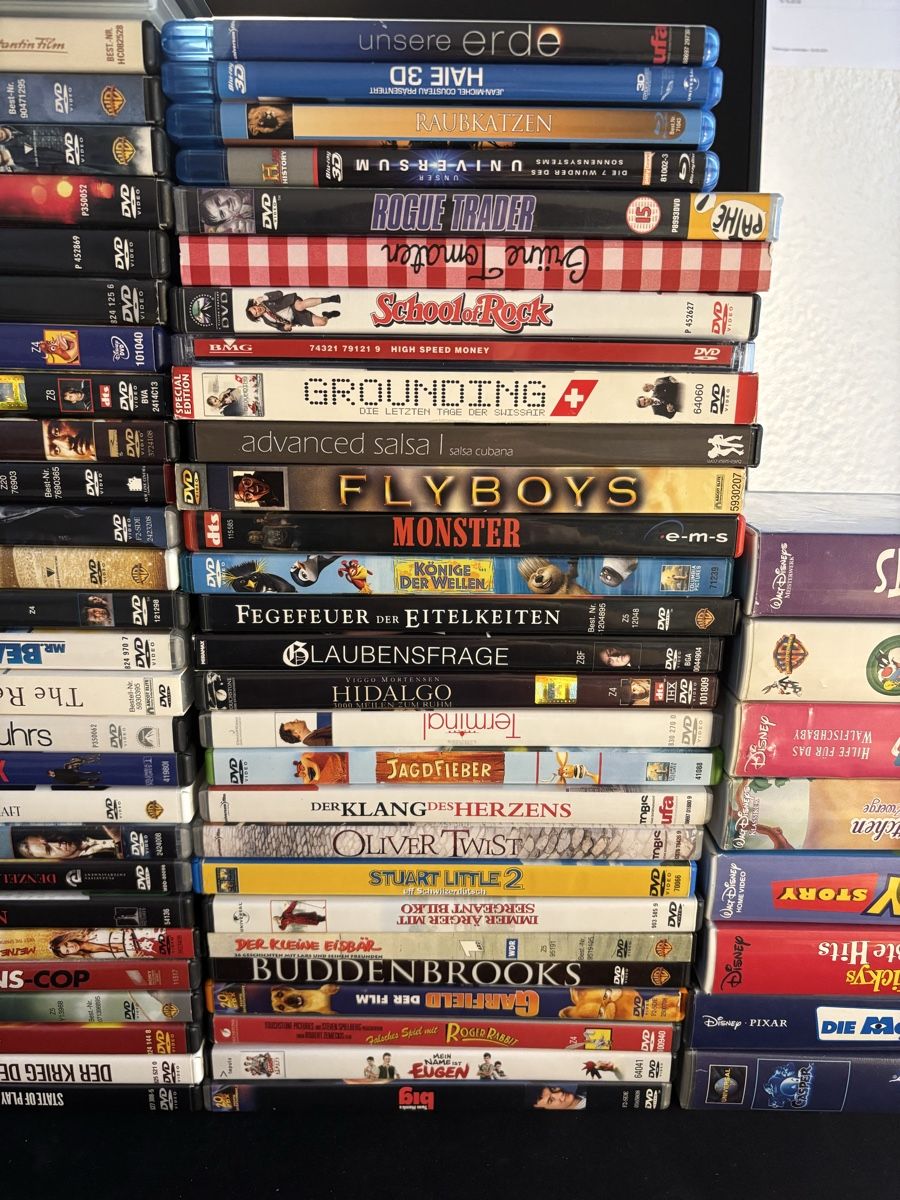 Alle DVDs: AUFLÖSUNG SELTENE BLURAY / DVD / VHS SAMMLUNG – Gebraucht aus Langnau am Albis von CollectingCoRe 5