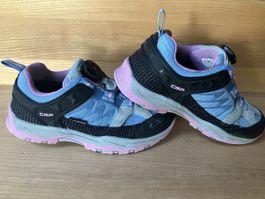 Trekkingschuhe und Sketchers 33/34