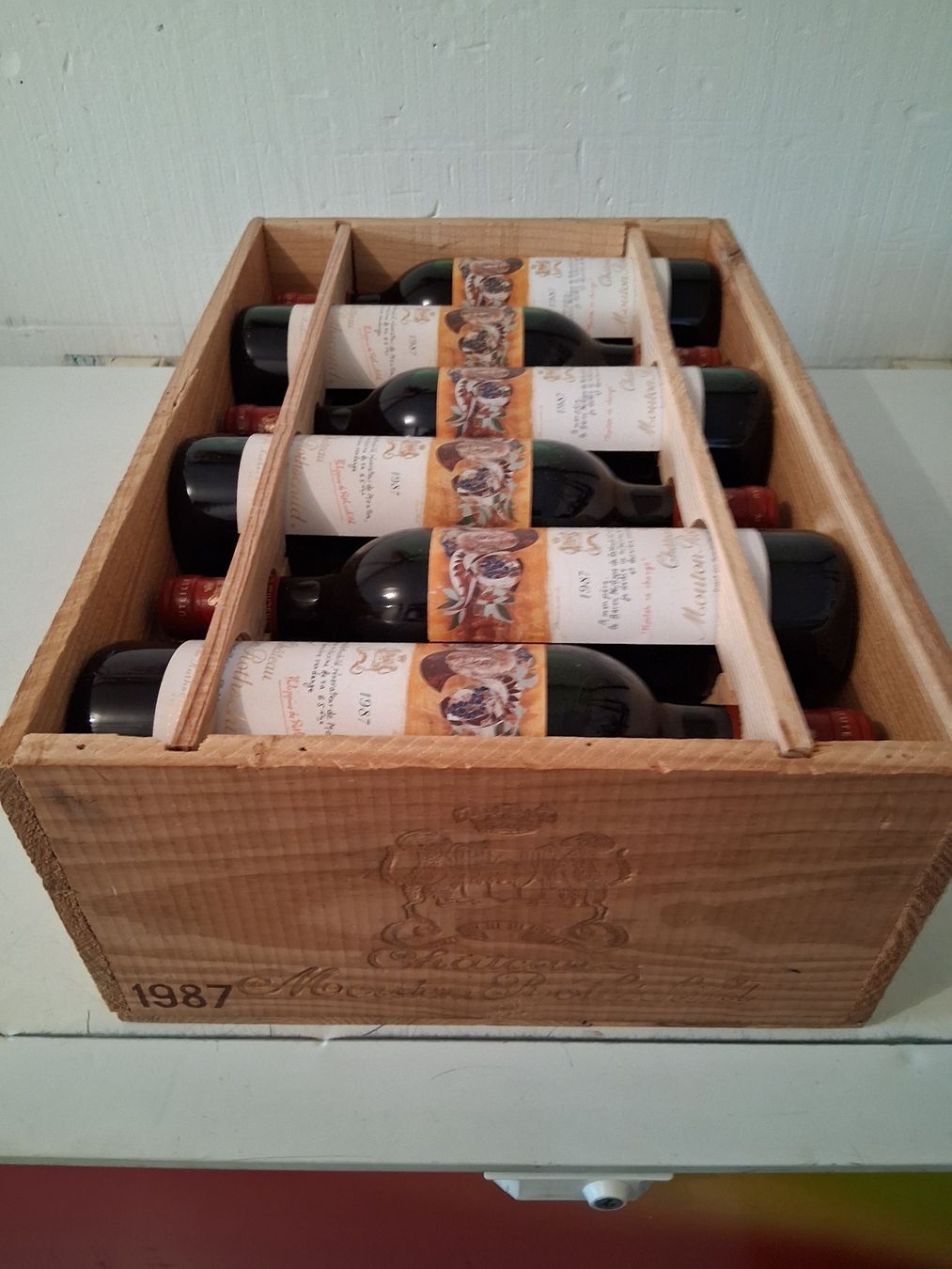 Mouton Rothschild Vino: 12 Flaschen Mouton Rothschild 1987!!!!! – Nuovo e nell'imballaggio originale da Krauchthal venduto da Tokaji67 1