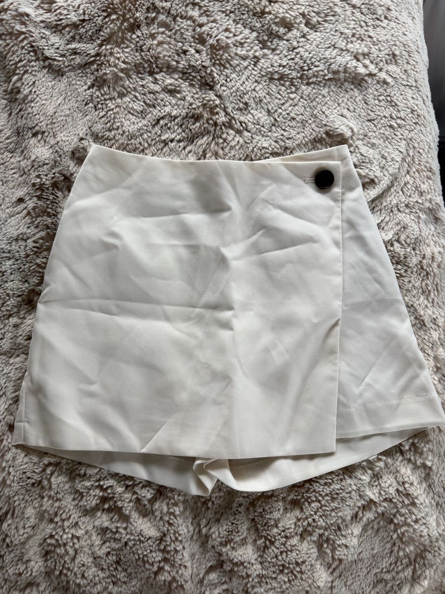 H&M Gonne: Skort H&M weiss  – Nuovo (secondo la descrizione) da Freienbach venduto da dan_9rjy