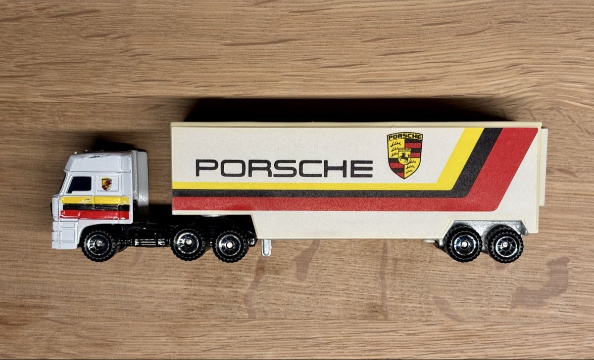 Matchbox Modellautos: 1 Sattelschlepper**Porsche**Matchbox** – Gebraucht aus Volketswil von Car6 4