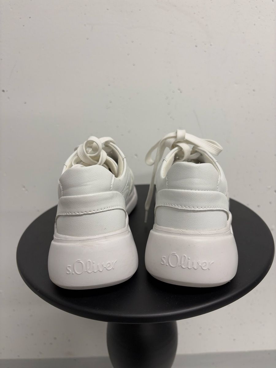 S.Oliver Scarpe da donna: Weisse leichte Sneaker s.Oliver Gr. 38 Turnschuhe – Nuovo (secondo la descrizione) da Regensdorf venduto da secondchancefashion 2